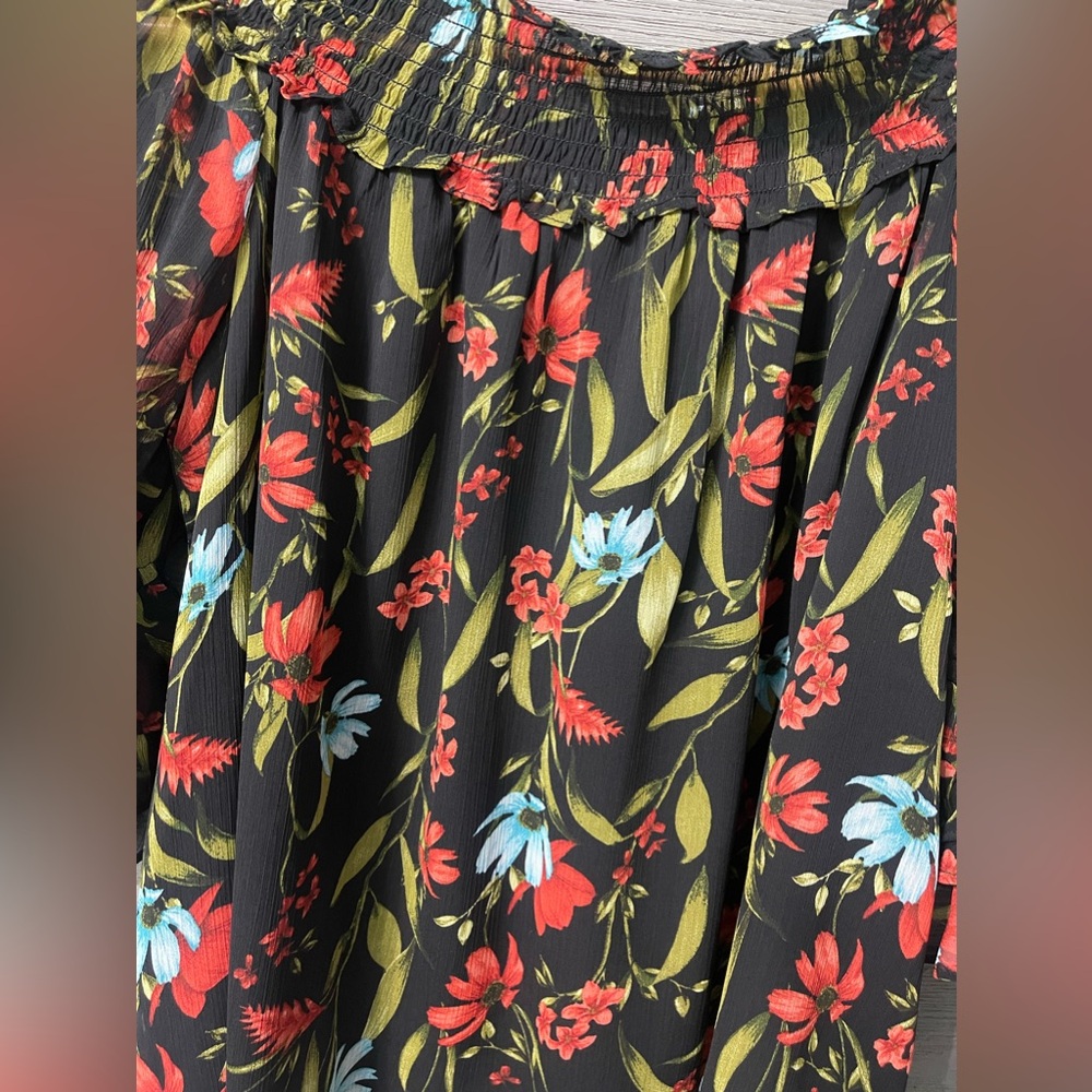 CeCe Black Blue Red Floral Ruffle Off the Shoulder Blouse Sz M Summer Date Night - Picture 5 of 11